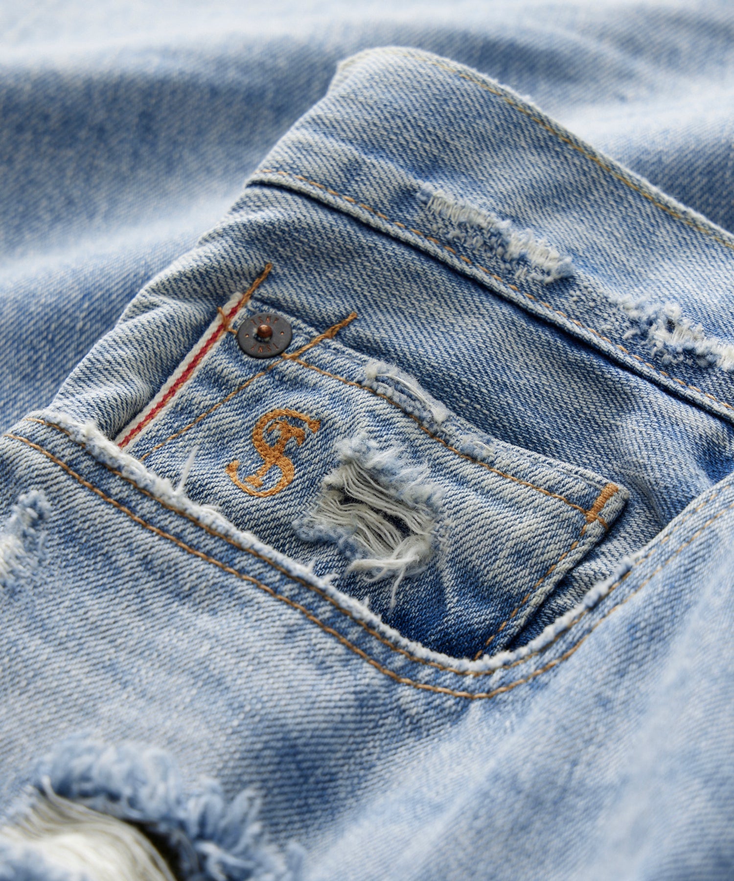 Slim Selvedge Jean in Distressed Wash