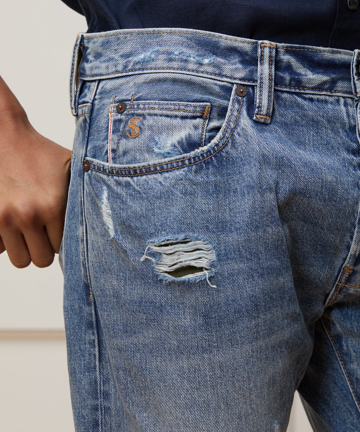 Slim Selvedge Jean in Distressed Wash