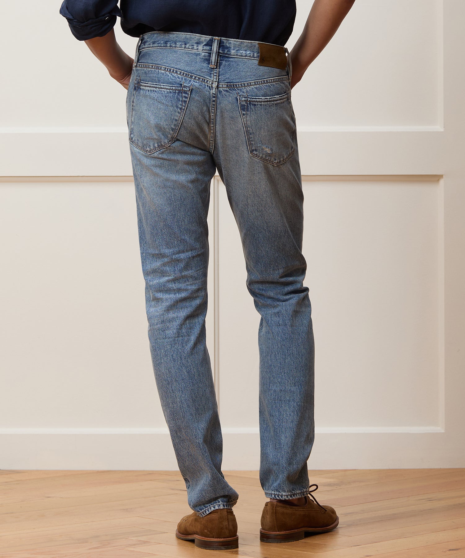 Slim Selvedge Jean in Distressed Wash